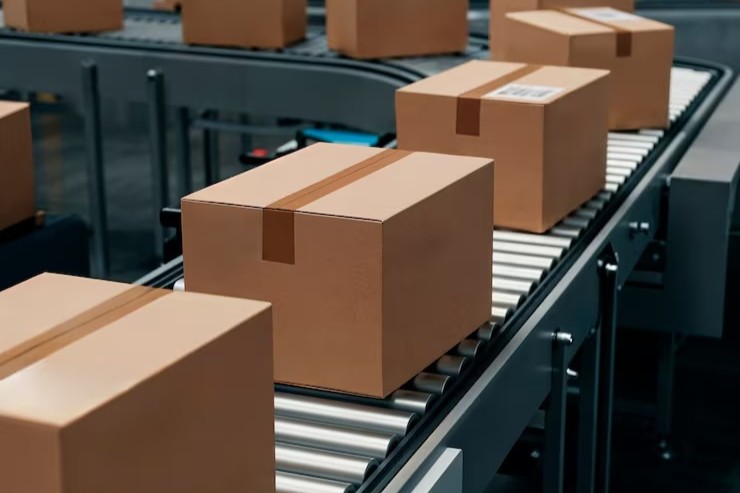 imgi_47_boxes-conveyor-belt-warehouse_23-2152001536